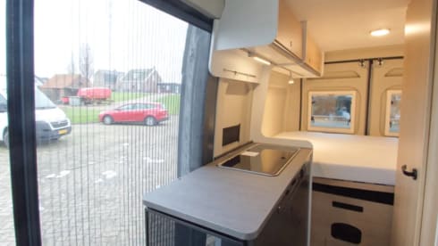 Luxe Sunlight buscamper Automaat uit 2023, 4 persoons