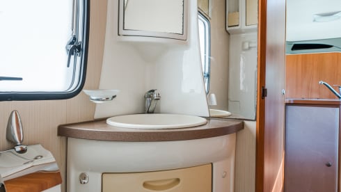 De bergveroveraar – 4p Challenger semi-integrated from 2009