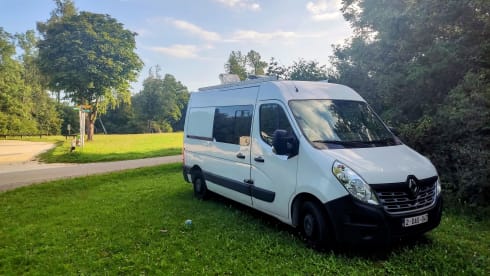 Miss Vanjie – Oriental Gypsy Wagon: Luxury Meets Adventure in Our Off-Grid Camper!