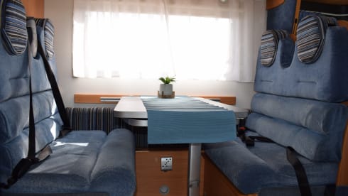 Ford Benimar  – Comfortabele familiecamper met 6 slaapplaatsen compleet ingericht