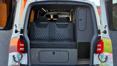 Rogue Five – Top Spec Volkswagen T6.1 | Comfortable & Slick | Sleeps 4