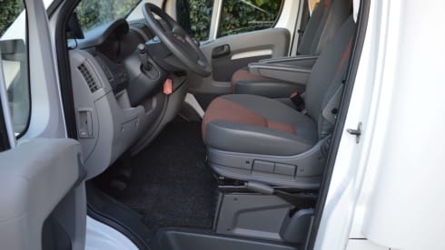 Beautiful complete and very neat 6-person camper (Fiat Ducato Joint S)