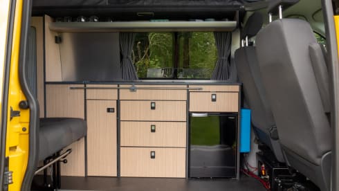 Yellow Submarine – Bus camper VW T5 Extended - Just like a car