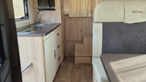 Siena – Giottiline-Halbintegriertes 4-Bett-Boot ab 2022