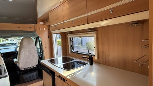 Roadtripper – Beau camping-car familial très complet avec de nombreux extras