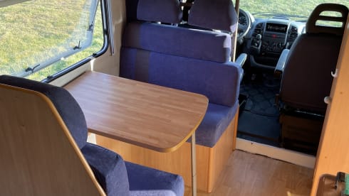 very nice compact 4 person camper