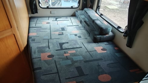 Mooie ruime camper, een trouwe bus – 4p McLouis semi-integrated uit 2003