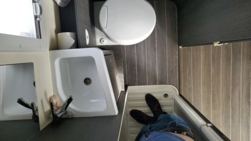 Zefiro 675  – 2024 Roller Team Zefiro 675 automatic 6 berth + 6 seatbelts 