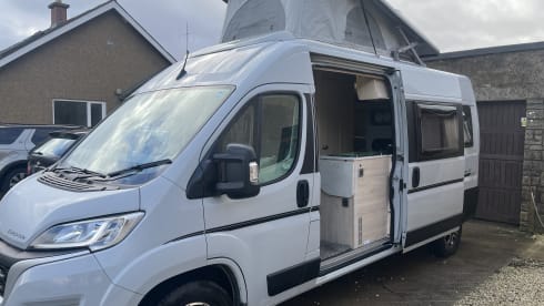 Exped – 4 berth 2023 Autotrail Expedition 67 with Pop Top