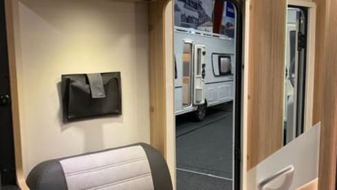 7 – Luxurious, spacious camper with single beds!