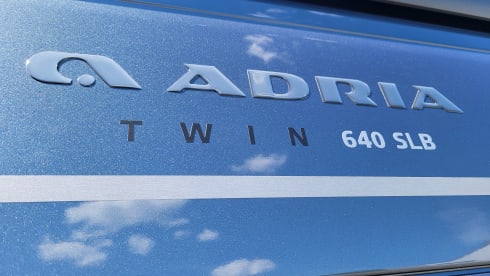 Adria Twin Sport 640 SLB grey – Beautiful, spacious and luxurious camper van with single beds and automatic transmission