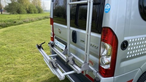 Fijne compacte buscamper – 2-person Pössl bus from 2012
