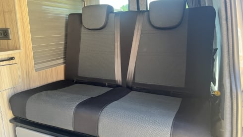Claude – 4 berth Volkswagen campervan from 2015