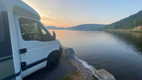 " The Surfer"  – 2p Renault semi-integrated uit 2005