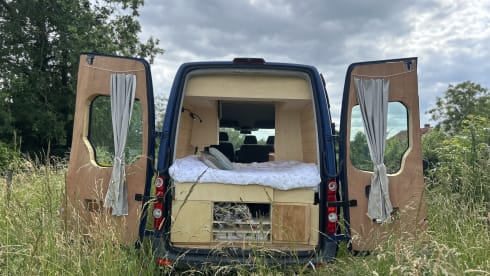 ONA – 2-seater Volkswagen bus from 2011