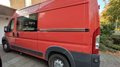 Dubbele schuifdeur en dubbele luifel – 4p Fiat L2H2 bus from 2010 suitable for off-grid
