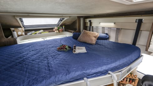 Skye – LUXURY Rollerteam T-Line 740 4 Berth Motorhome (AUTOMATIC)