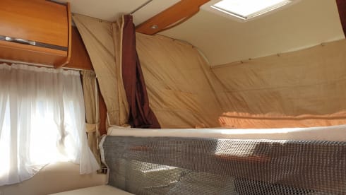 Aventura! – Spacious modern camper for family or (sports) events XL