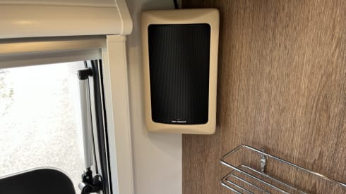 Luxurious & Compact 6-person camper with bunk beds
