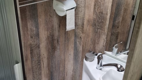 Cit – Autark,Große Batterie,viel Solar,Wechselrichter,sehr gut Isoliert,Premium!