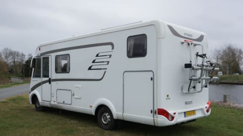 Kap – 4 person Hymer integrated with length beds!