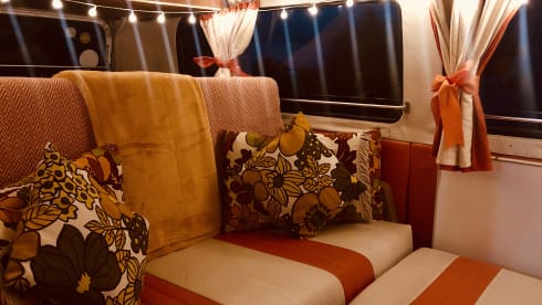 Stanley – LOVE LIFE IN THE SLOW LANE WITH STANLEY