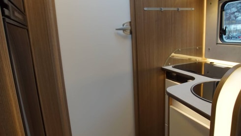 Wille – Automatic, Hymer Carado 4 person family camper, long beds! 