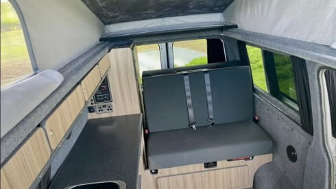 Violet – Camper Volkswagen a 4 posti letto del 2011