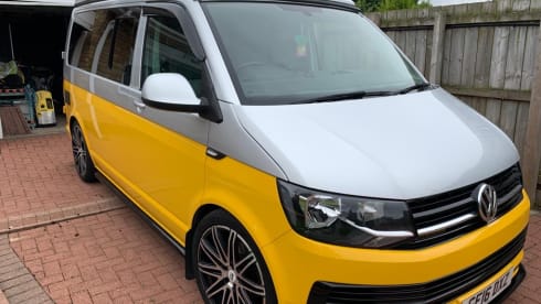 Bumble – 2 berth + 2 kids Volkswagen T6 campervan from 2016