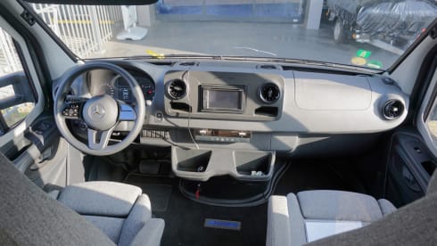 4p Hymer camper