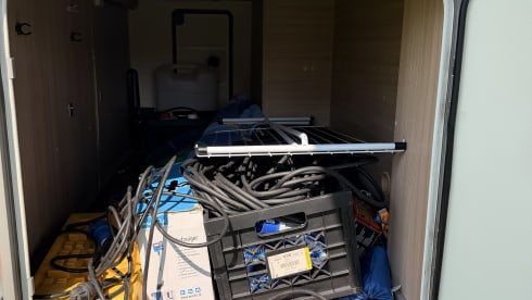 Burstner Nexxo T740 – 3p Bürstner semi-integrated uit 2015