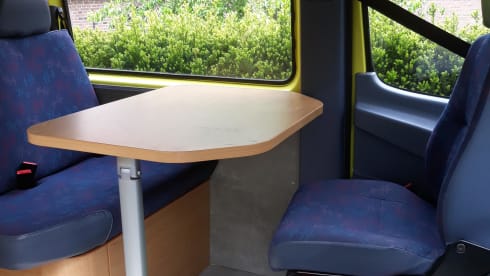 2-4p adventurous Mercedes-Benz bus camper 