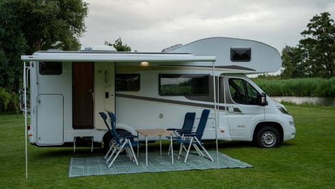 Brutus – 2018 - Luxury Hymer Carado with 6 sleeping places with great comfort