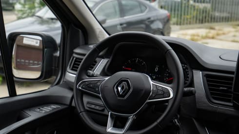 RENAULT TRAFIC NOMAD