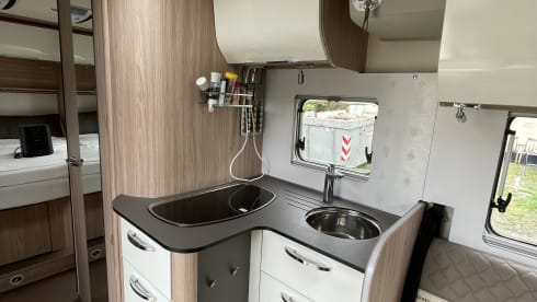 Burstner Lxeo 736 4-person