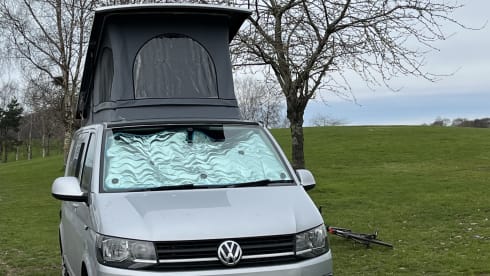 Roxy – VW T6 LWB Manual sleeps 4