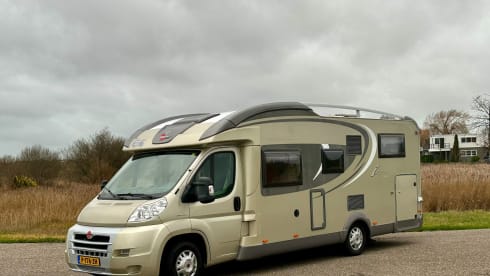 5p Bürstner With single beds and electric fold-down bed