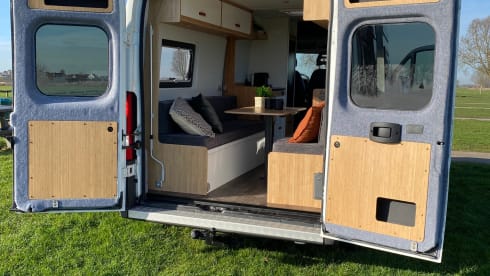 Bussie – Beautiful Adventure bus (2P), completely NEW equipped, also for tall people!