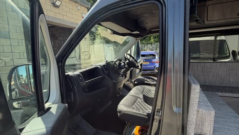 CHRISSY THE CAMPER – Autobus Citroën a 4 posti letto del 2014