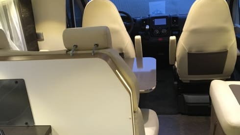 No Work Team – Adria Coral Plus mit E&P-Level-System. Max 2 Personen, nur Erwachsene.