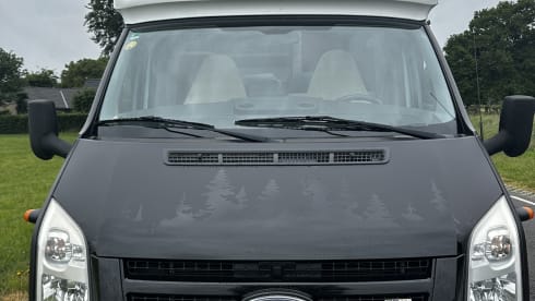 June – Super cozy and complete 2p camper! 