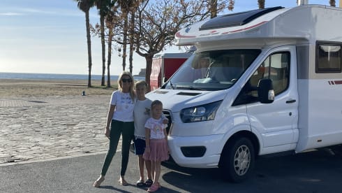 Kronos 284TL – Autocaravana en Alicante/ Torrevieja desde 100€/noche — ¡Vuela y conduce!