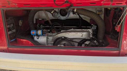 Betty – 5 seat / 4 berth Volkswagen T2 campervan from 1976