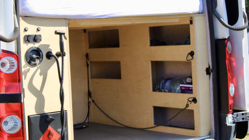 NEMO – 3 berth Volkswagen Crafter Camper with King Size Bed