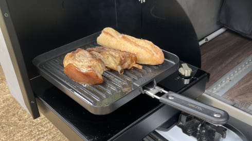 Dethleffs Globevan large beds and unlimited km's