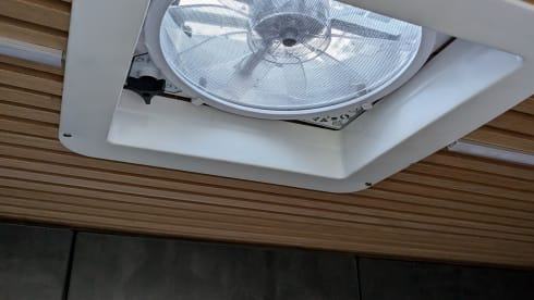 Sobo Sprinter – 4 berth Mercedes-Benz bus from 2013