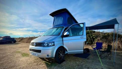 Hayes – LWB 4 Berth VW Transporter with 'king size' bed & pop top