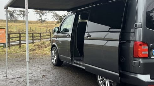The Smiley Camper – 5 berth VW campervan