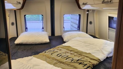 vakantiehuisje op 4 wielen – 2p Karmann bus, with air conditioning in living area