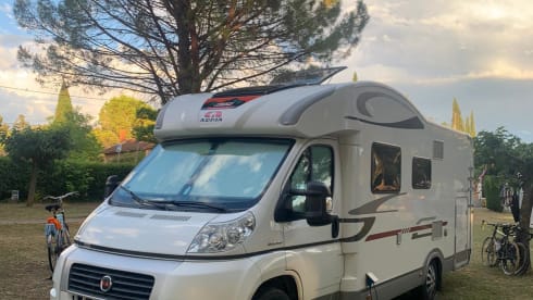 Luxurious spacious 5 person Adria Matrix 680 SP